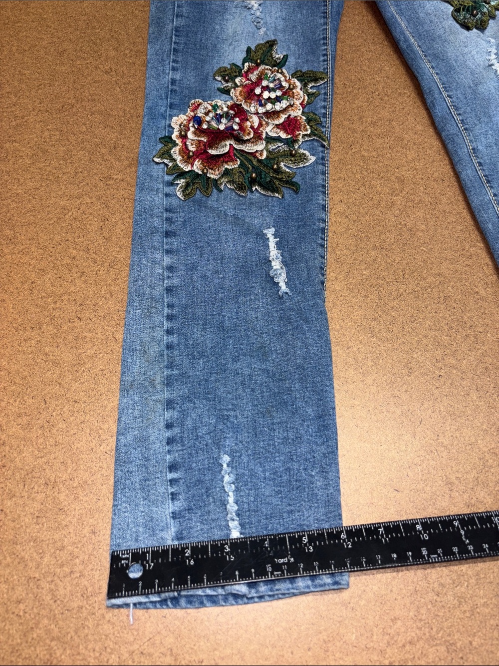 Woman’s SZ 6 Medium Straight leg Jeans with Pink, Red & Yellow Floral Appliqués - Picture 5 of 11